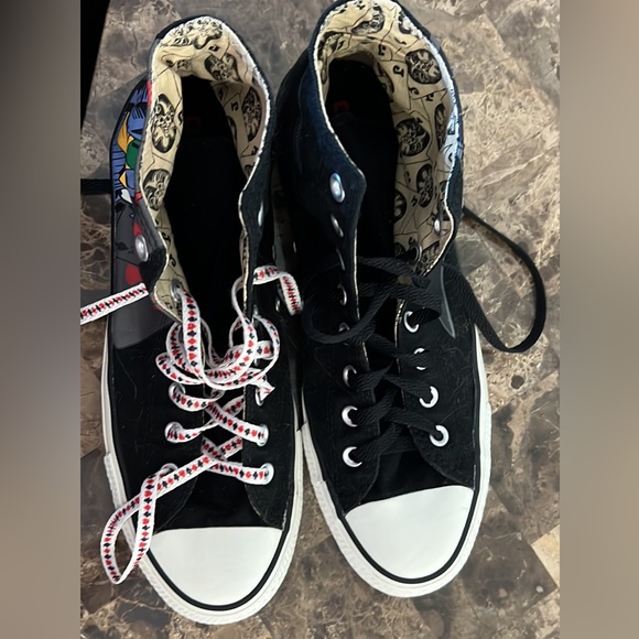 Womens size 11 Batman/Joker Converse - Picture 2 of 4